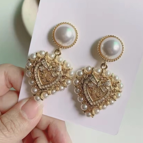 Baroque Pearl Heart Gold Earrings - Picture 6 of 7